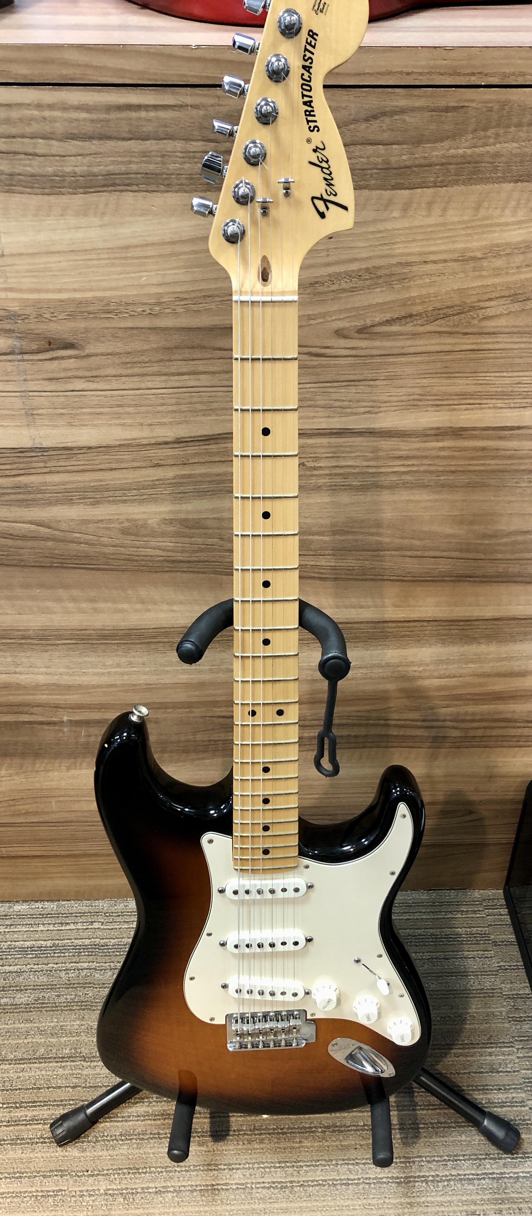 FENDER USA 2011年製 のラージヘッド ストラトキャスター買取りいたしました！ 70年代モデルになります。  店頭にて販売中です！のイメージ
