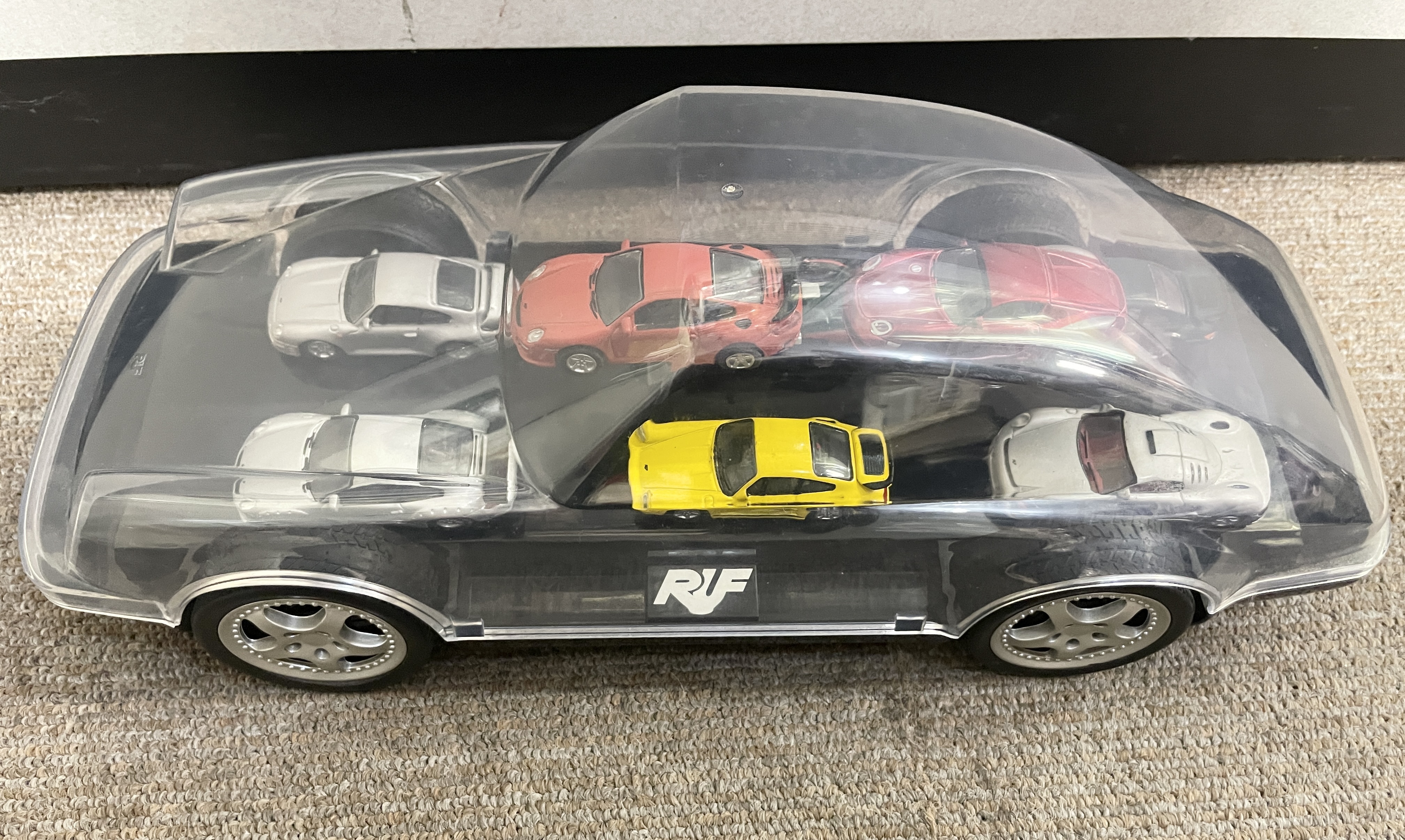 車の中に車！ おしゃれなミニカーケースあります！ RUF 奇跡の名車コレクションケースです。のイメージ